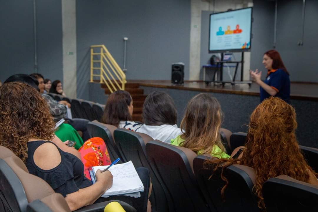 <strong>Professores e diretores de Santana de Parnaíba passam por curso de capacitação</strong>