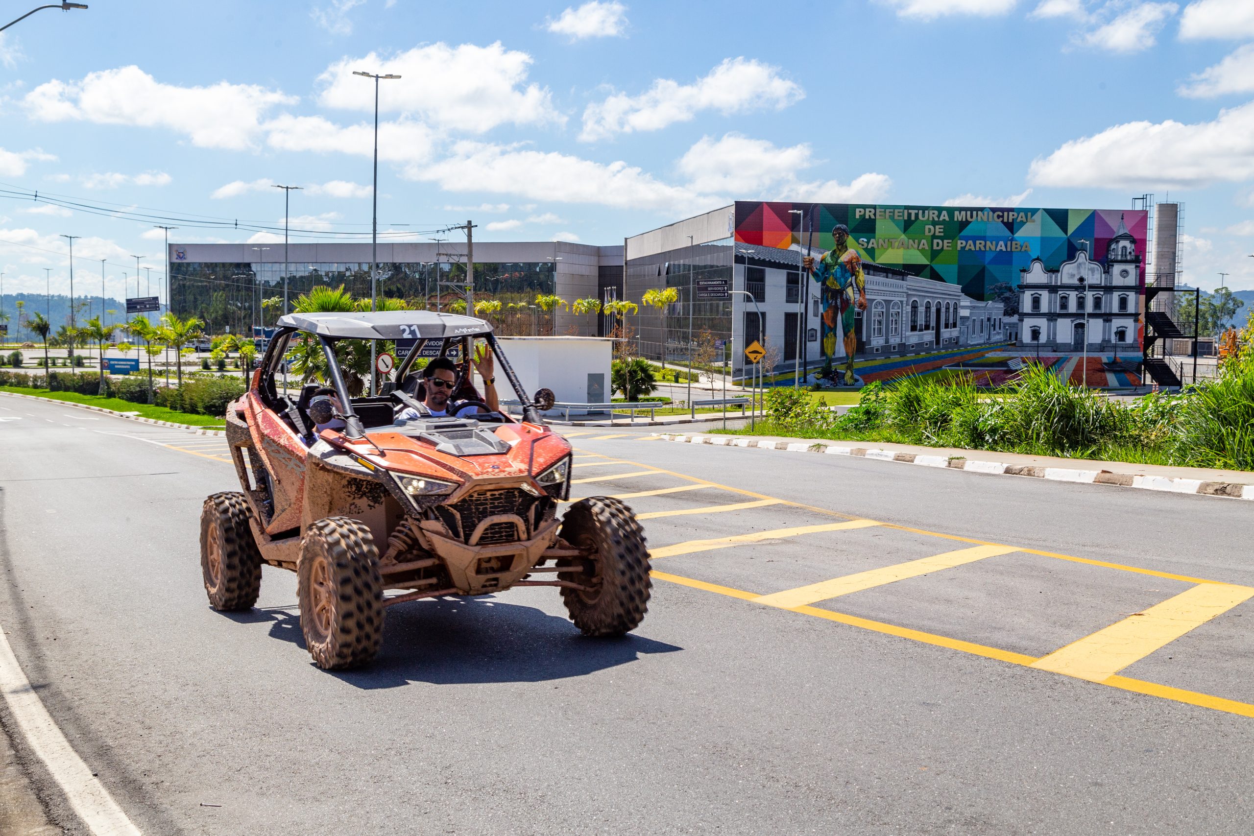 Rally de regularidade reúne 50 jipeiros e anima final de semana na cidade