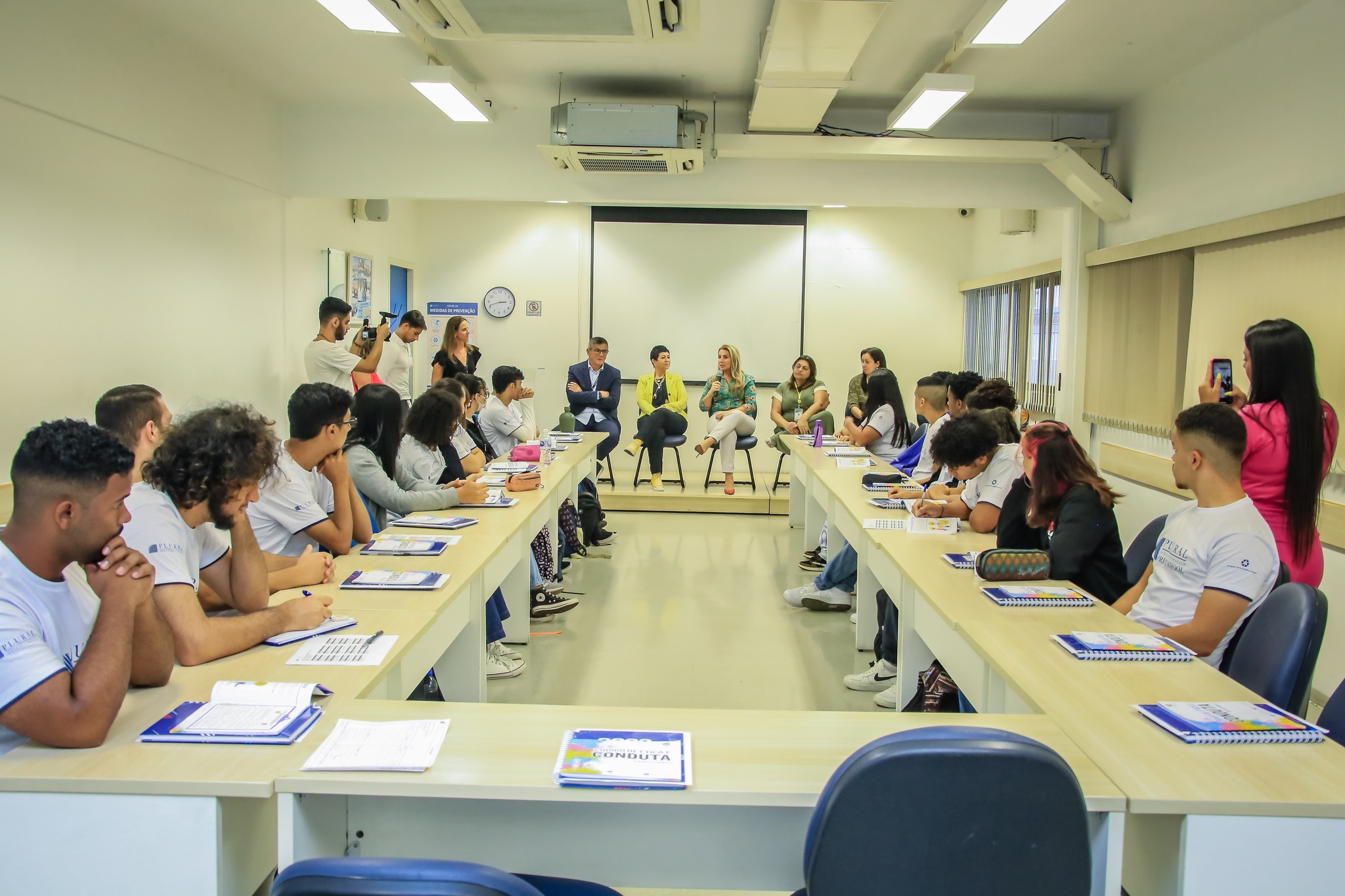 <strong>Alunos de Santana de Parnaíba selecionados para o Print School participam de aula inaugural na Plural</strong>