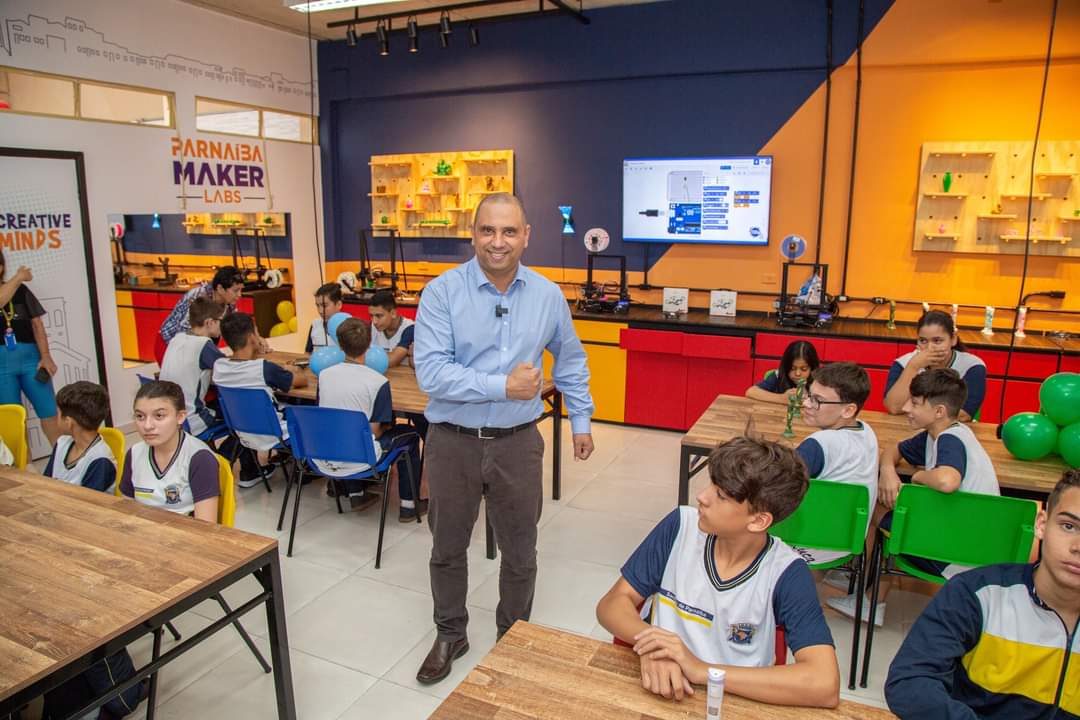 Prefeito Marcos Tonho inaugura projeto de ensino de robótica em unidades escolares de Santana de Parnaíba