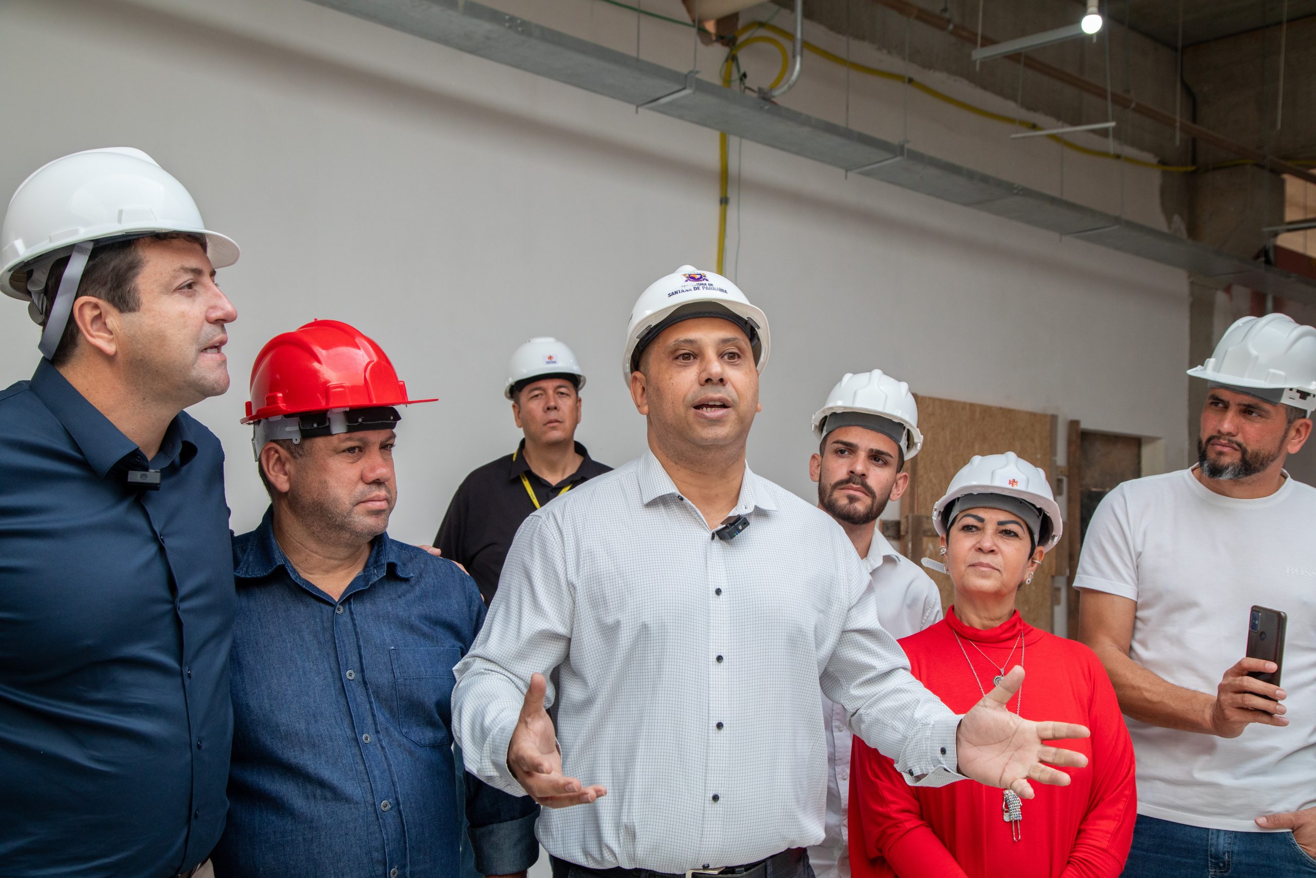 Comissão de implantação do Novo Hospital Municipal de Santana de Parnaíba realiza vistoria nas obras do prédio 