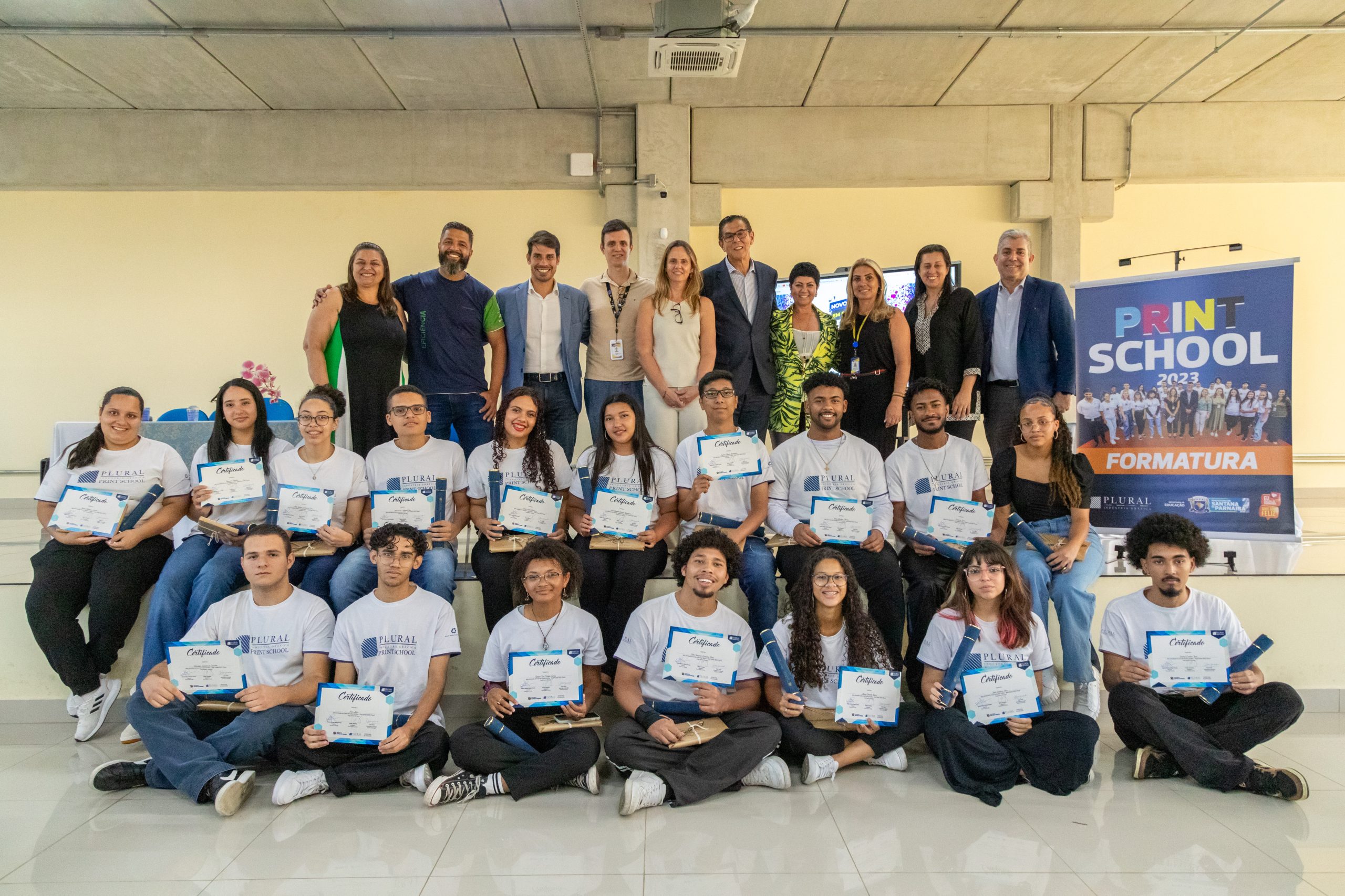 Print School: 17 jovens de Santana de Parnaíba se formam e recebem oportunidade de trabalho 