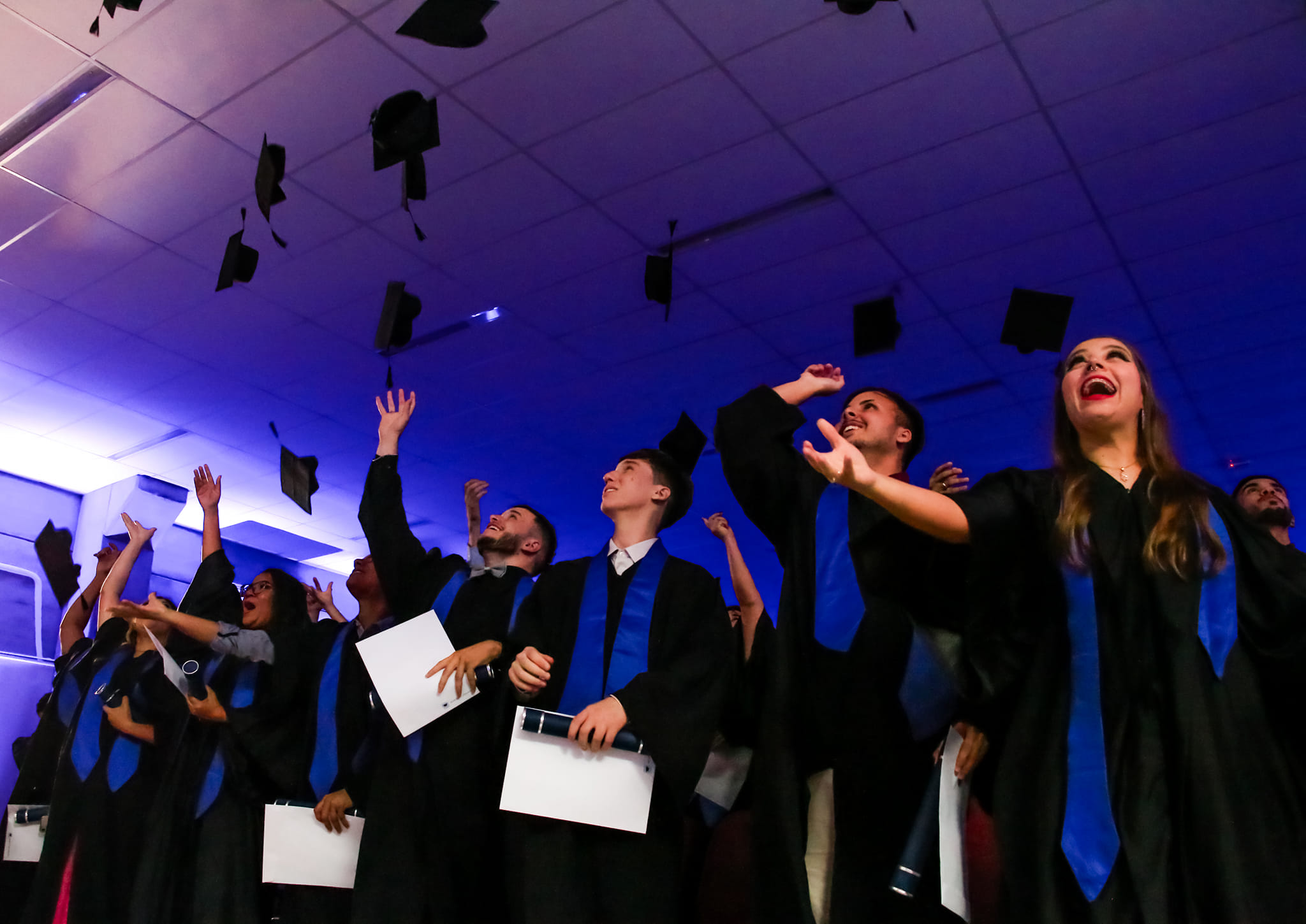 Formatura da Fatec de Santana de Parnaíba emociona familiares e alunos