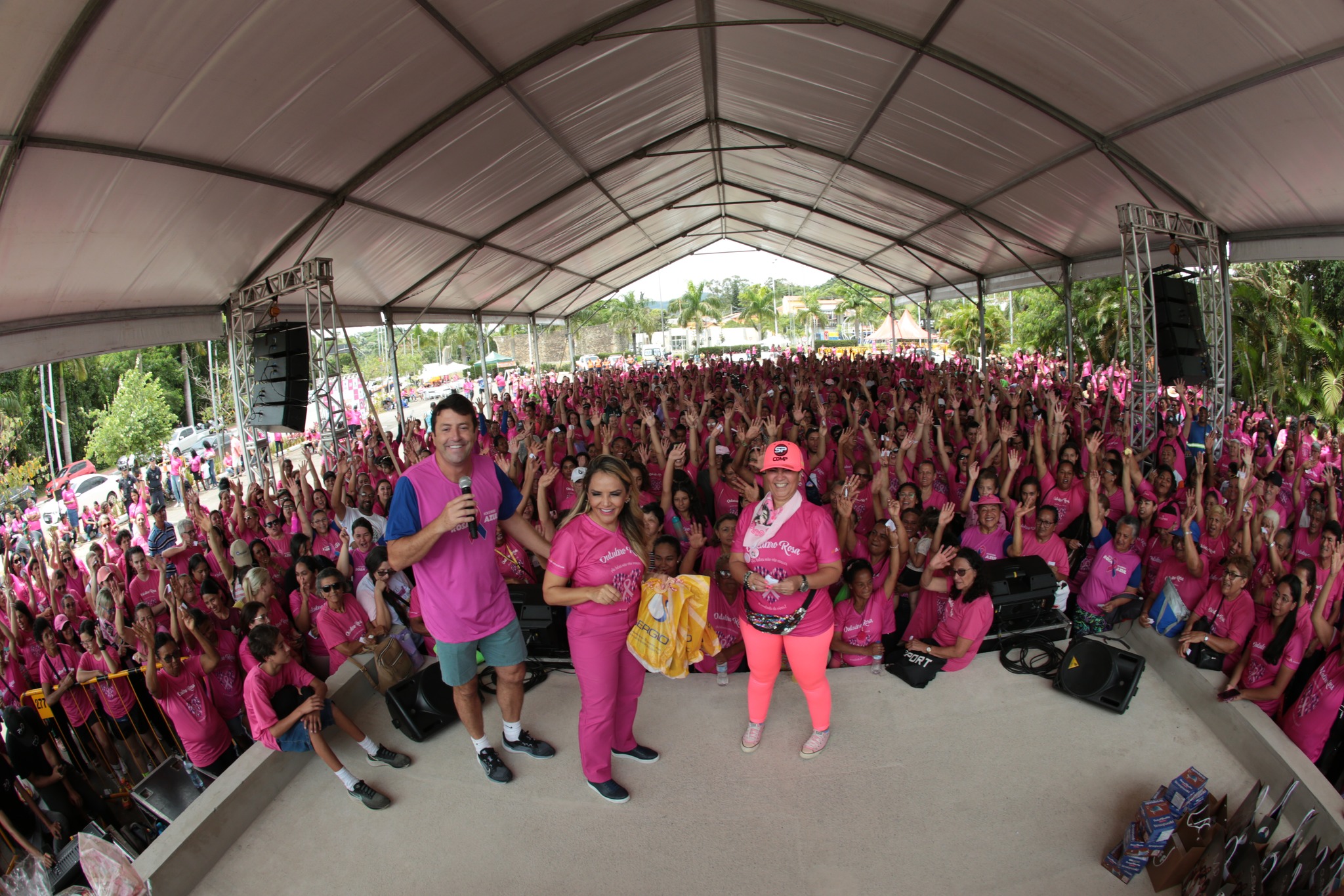 Santana de Parnaíba promove caminhada Outubro Rosa para conscientização sobre o câncer de mama