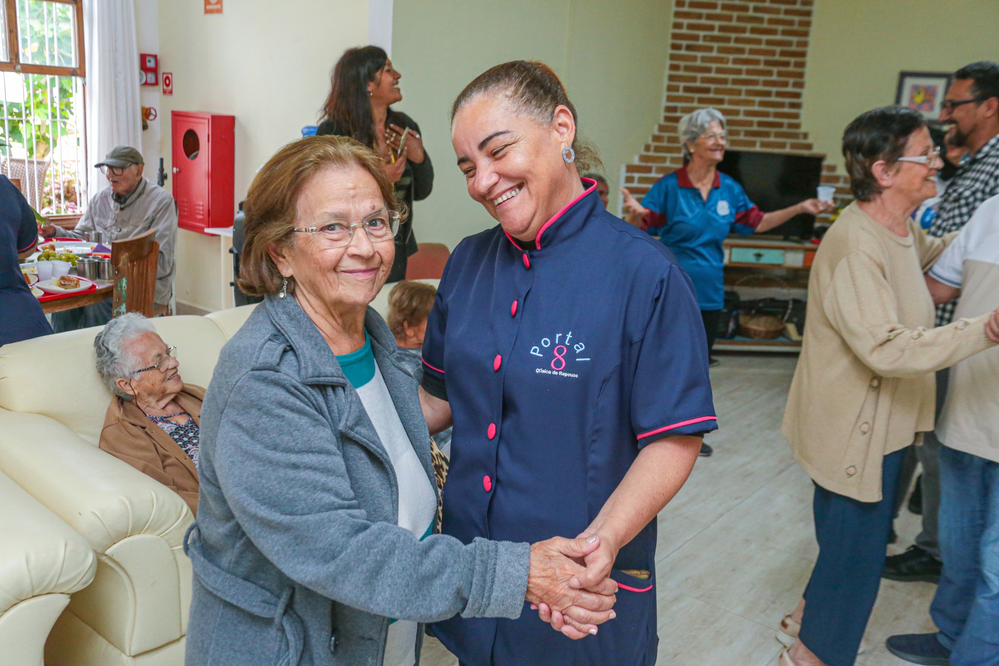 Prefeitura de Santana de Parnaíba realiza confraternização para comemorar o Dia do Idoso na Clínica Portal 8  