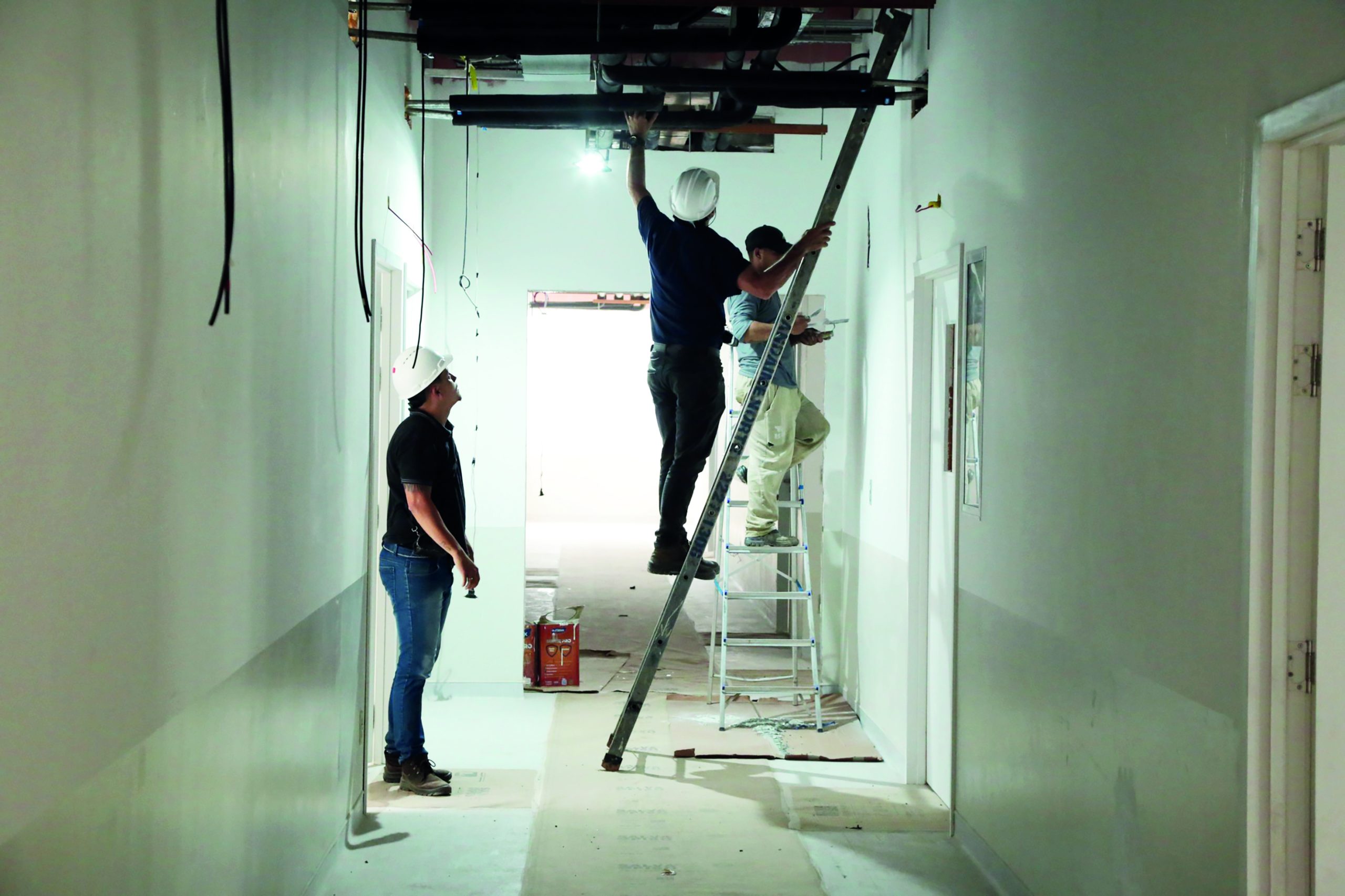 Obras do novo hospital de Santana de Parnaíba avançam e centros cirúrgicos começam a receber equipamentos