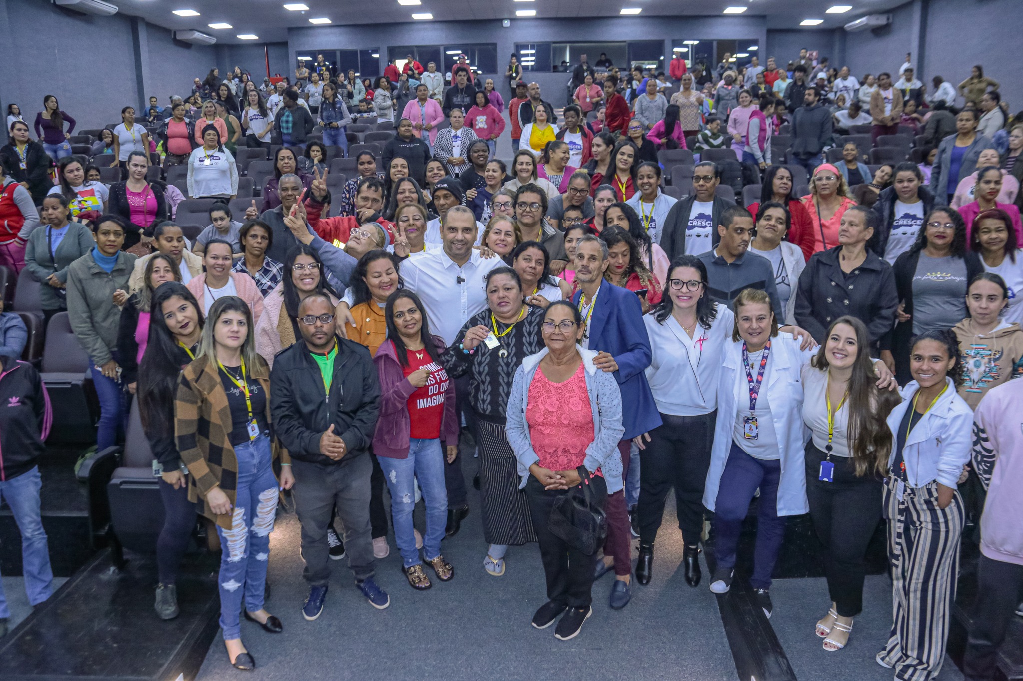 Palestra sobre o câncer de mama é realizada para integrantes do Crescer em Santana de Parnaíba