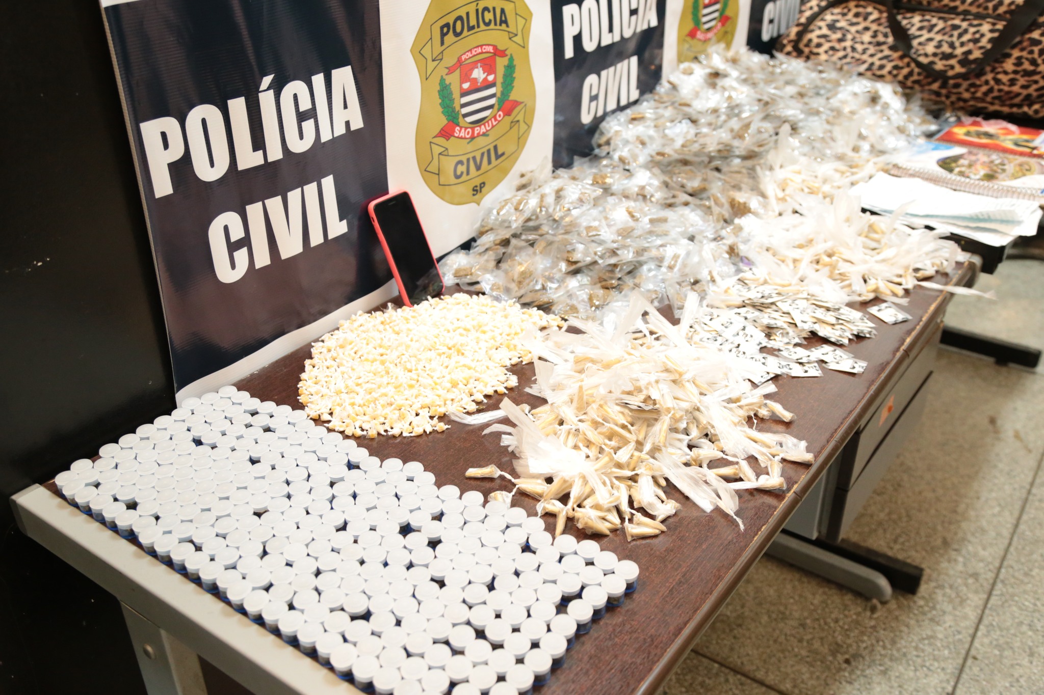 Polícia Civil e Guarda Municipal de Santana de Parnaíba apreendem mais de 4 mil entorpecentes