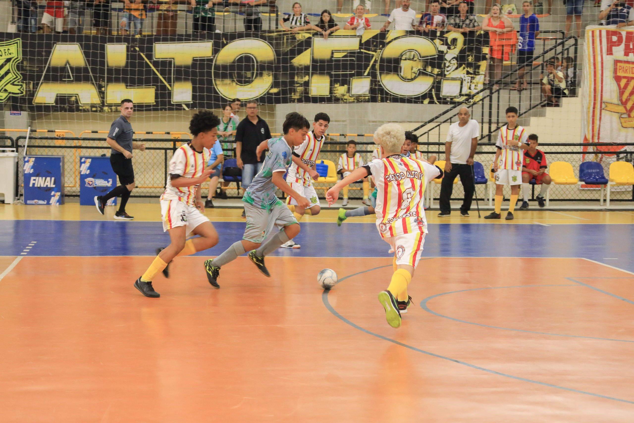 Arena de Esportes de Santana de Parnaíba recebe finais dos campeonatos de futsal  