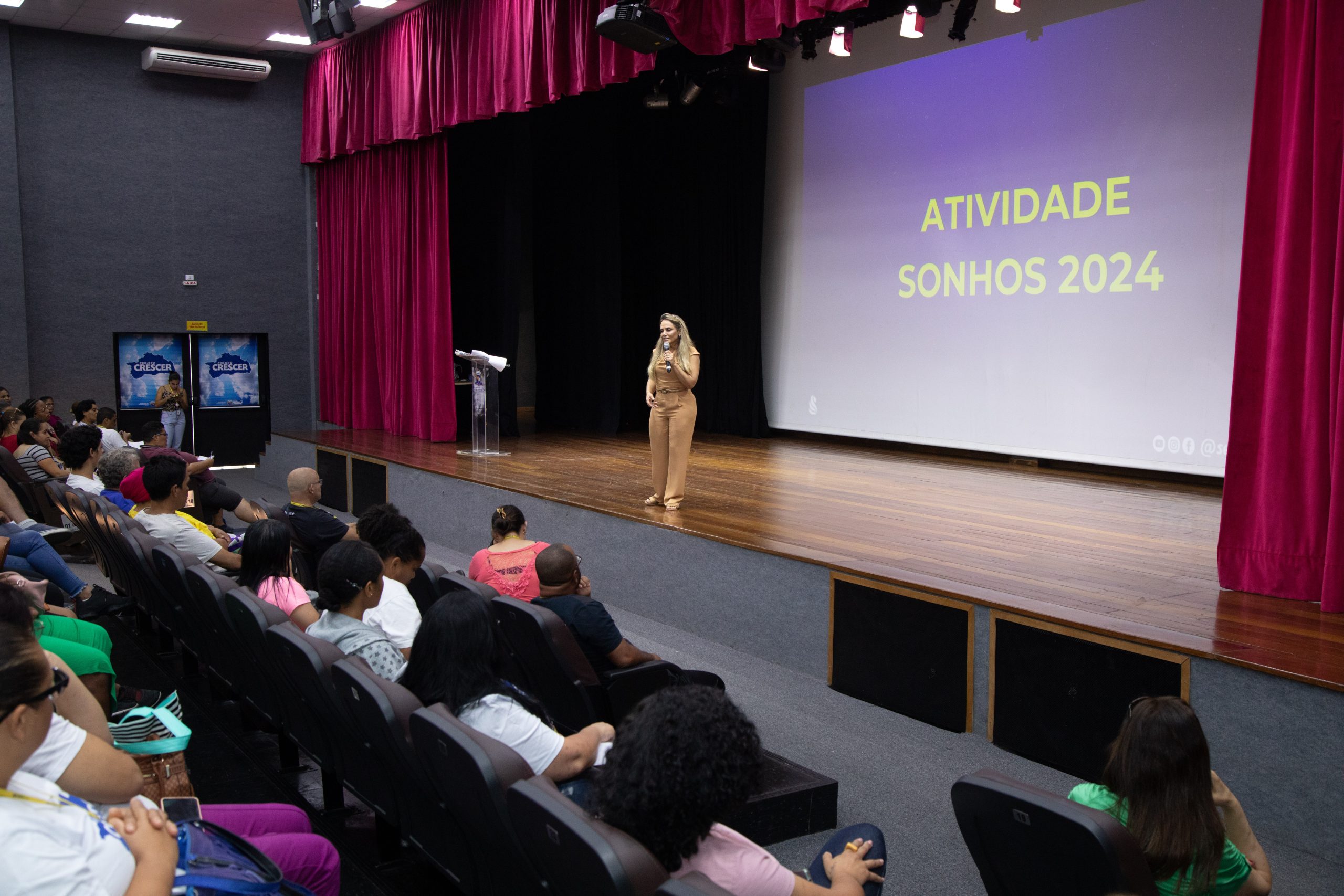 Santana de Parnaíba encerra Projeto Crescer 2023 com palestra sobre autoconfiança e atividade sobre sonhos