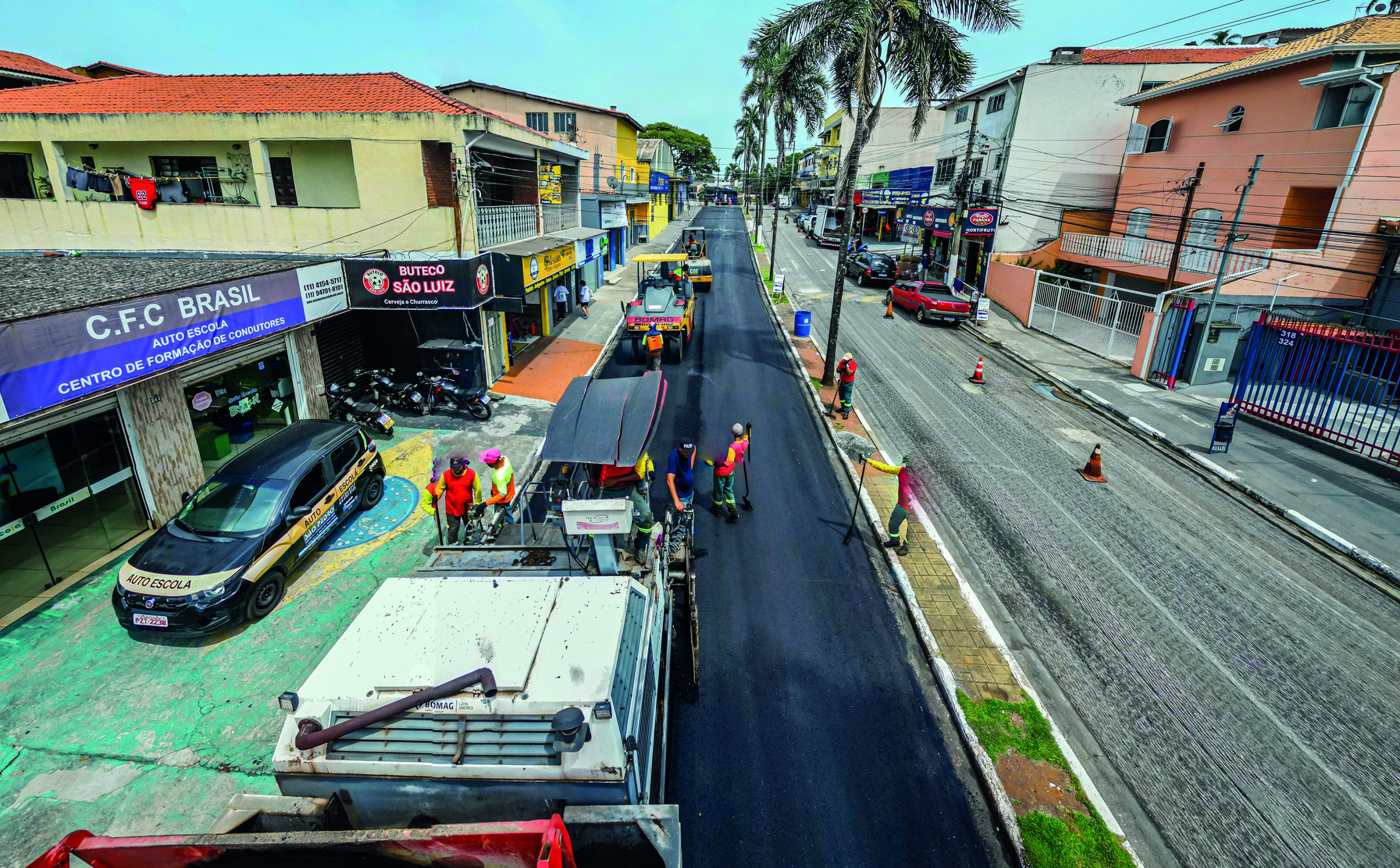 Alphaville e Jardim São Luís recebem obras de pavimentação em importantes vias