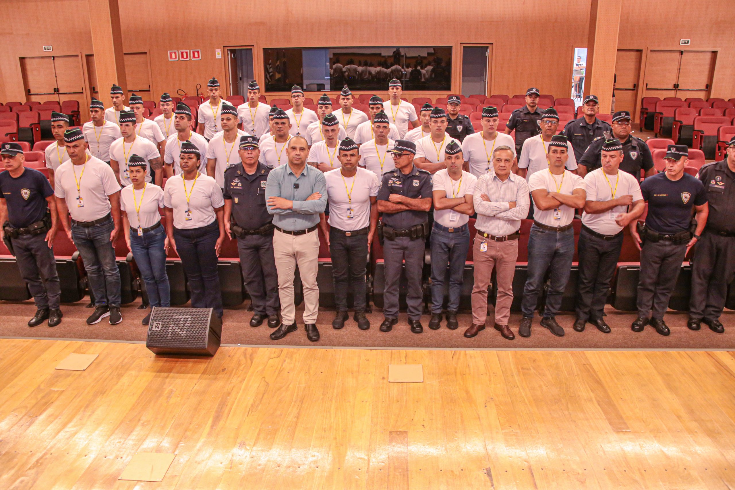 Prefeito Marcos Tonho recebe alunos da Guarda Civil aprovados em concurso público 