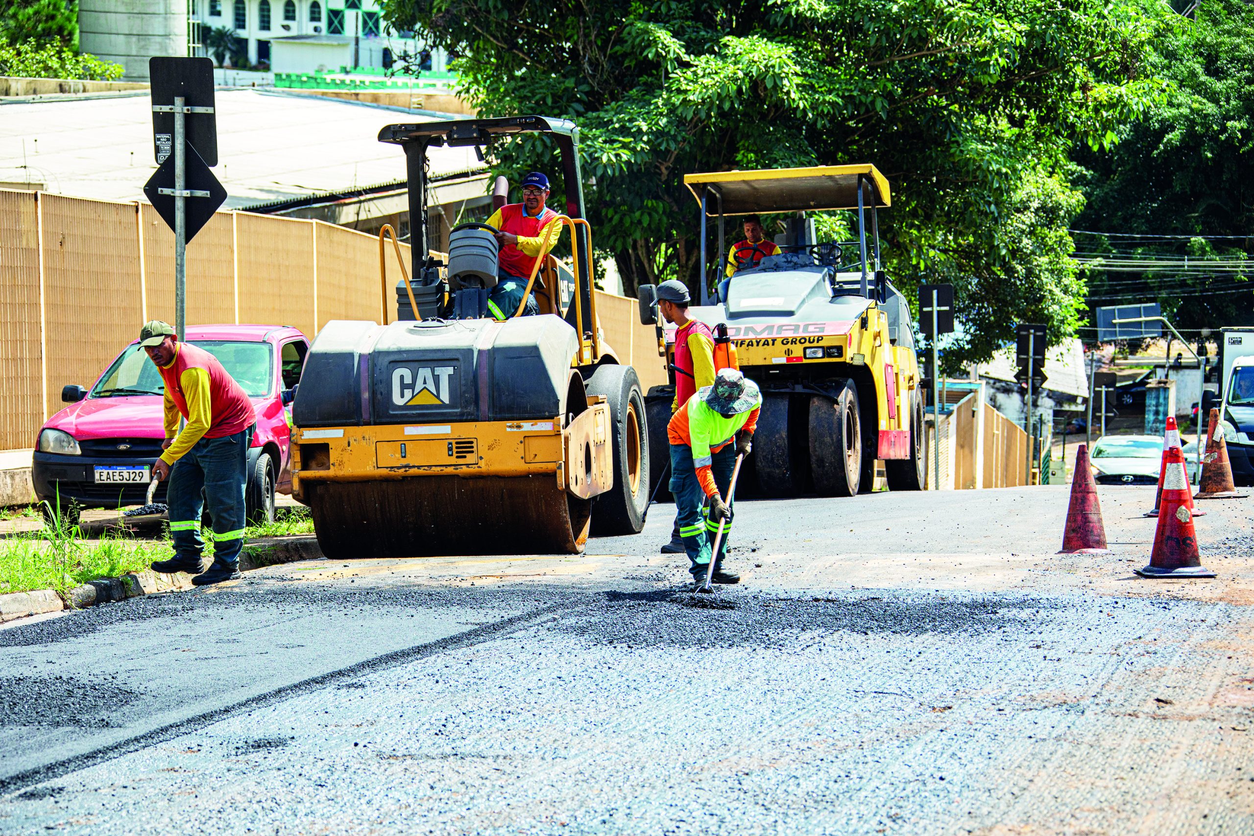 Obras de recapeamento são realizadas no bairro Cururuquara em Santana de Parnaíba