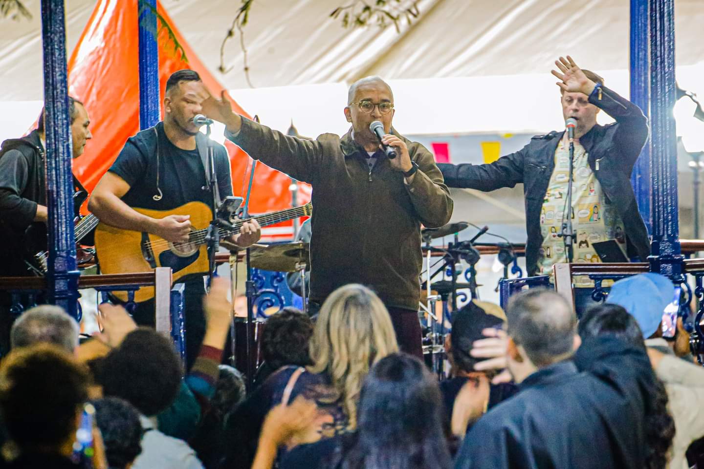 Santana de Parnaíba promove festa à padroeira da cidade, com procissão e show com Ricardo Sá