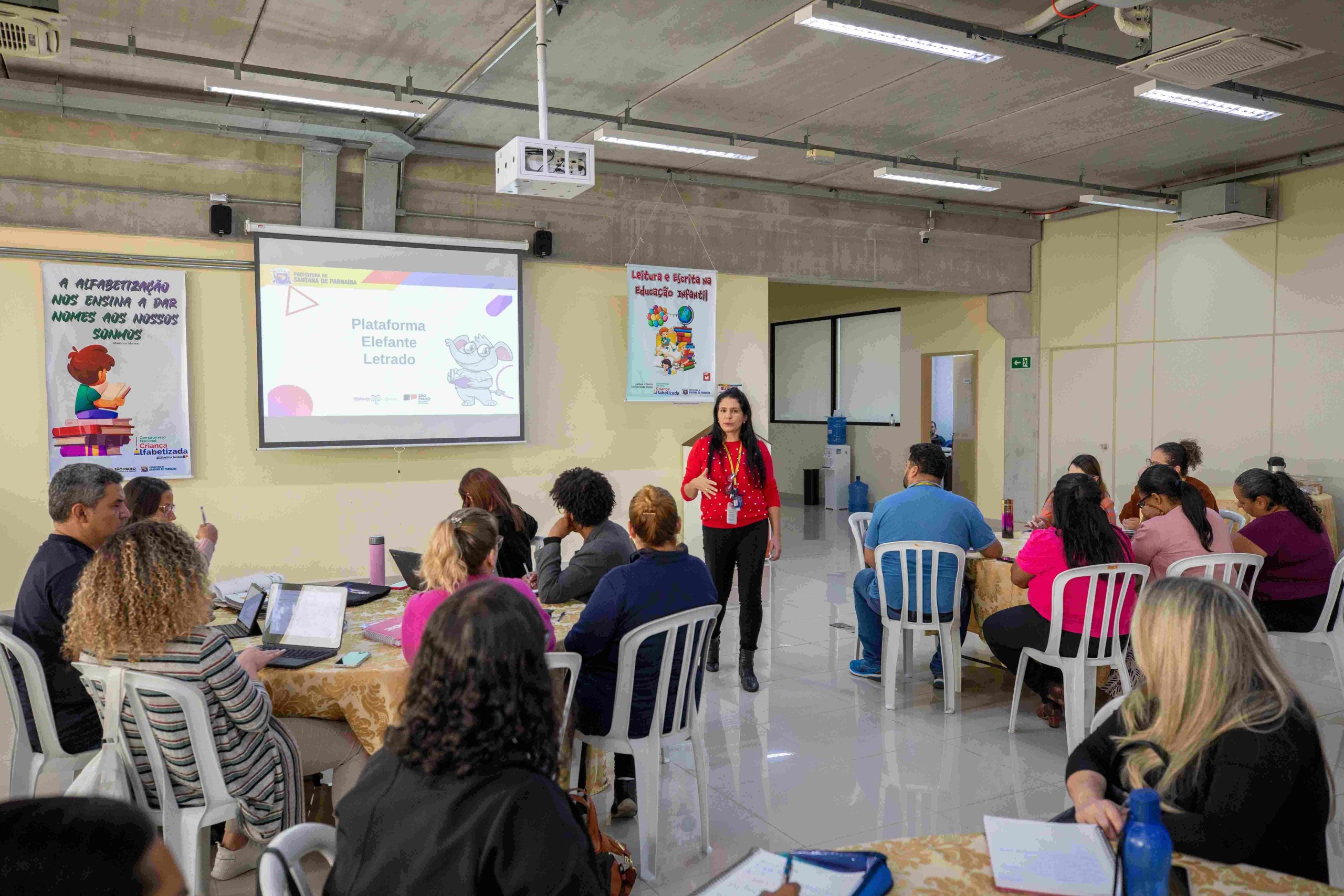 Prefeitura de Santana de Parnaíba realiza a formação da Plataforma de Leitura Elefante Letrado para coordenadores pedagógicos 