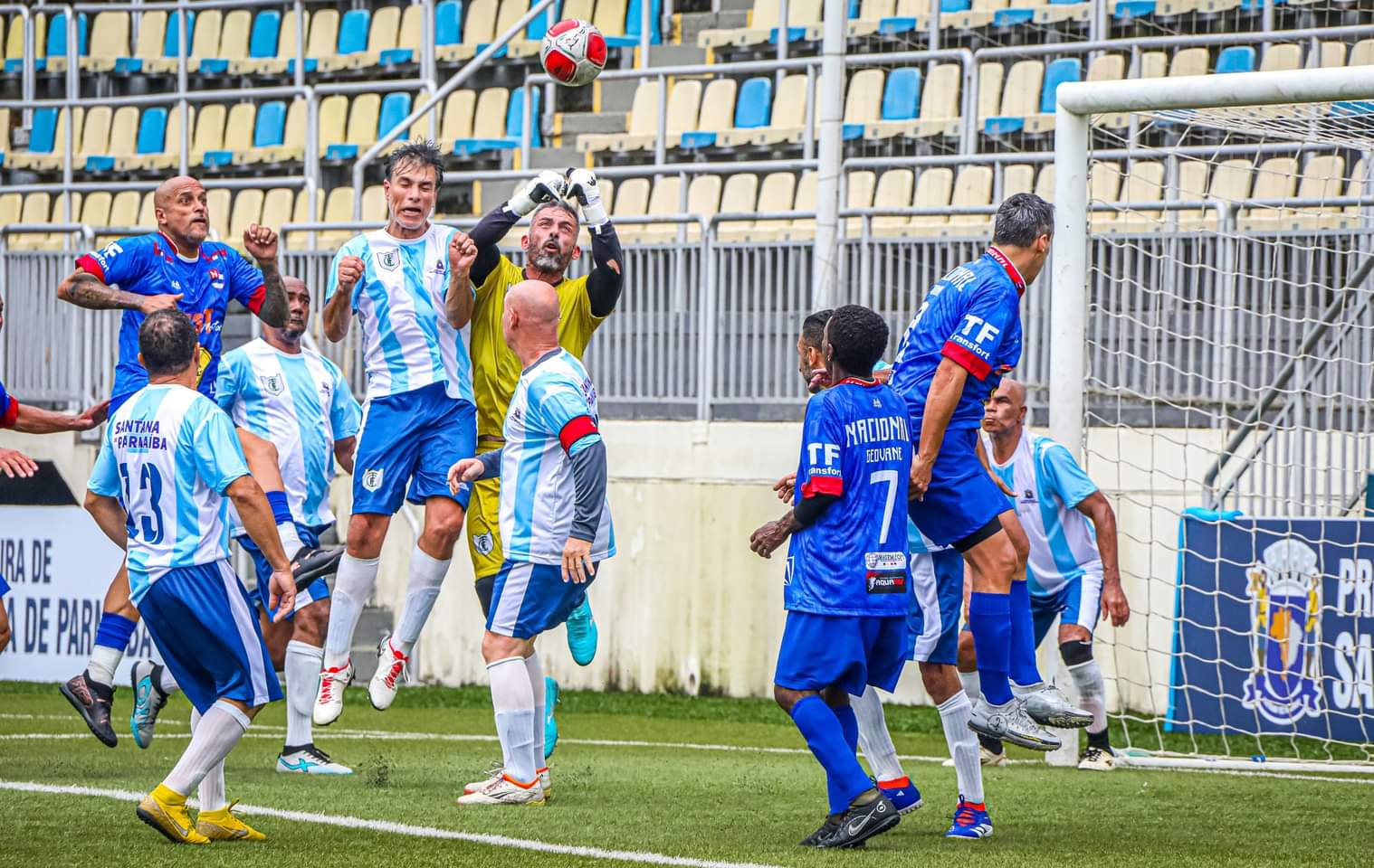 Campeonatos de futebol realizam finais nas categorias sub-14, sub-17 e master