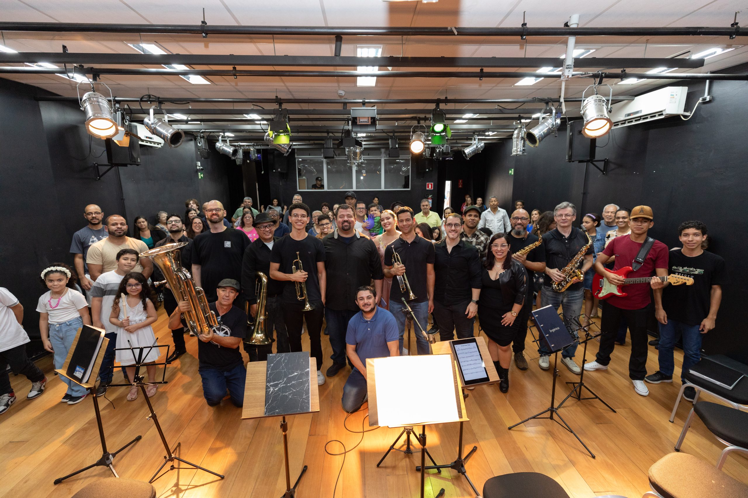 Alunos da Estação Cidadania de Santana de Parnaíba realizam apresentação de música de fim de ano