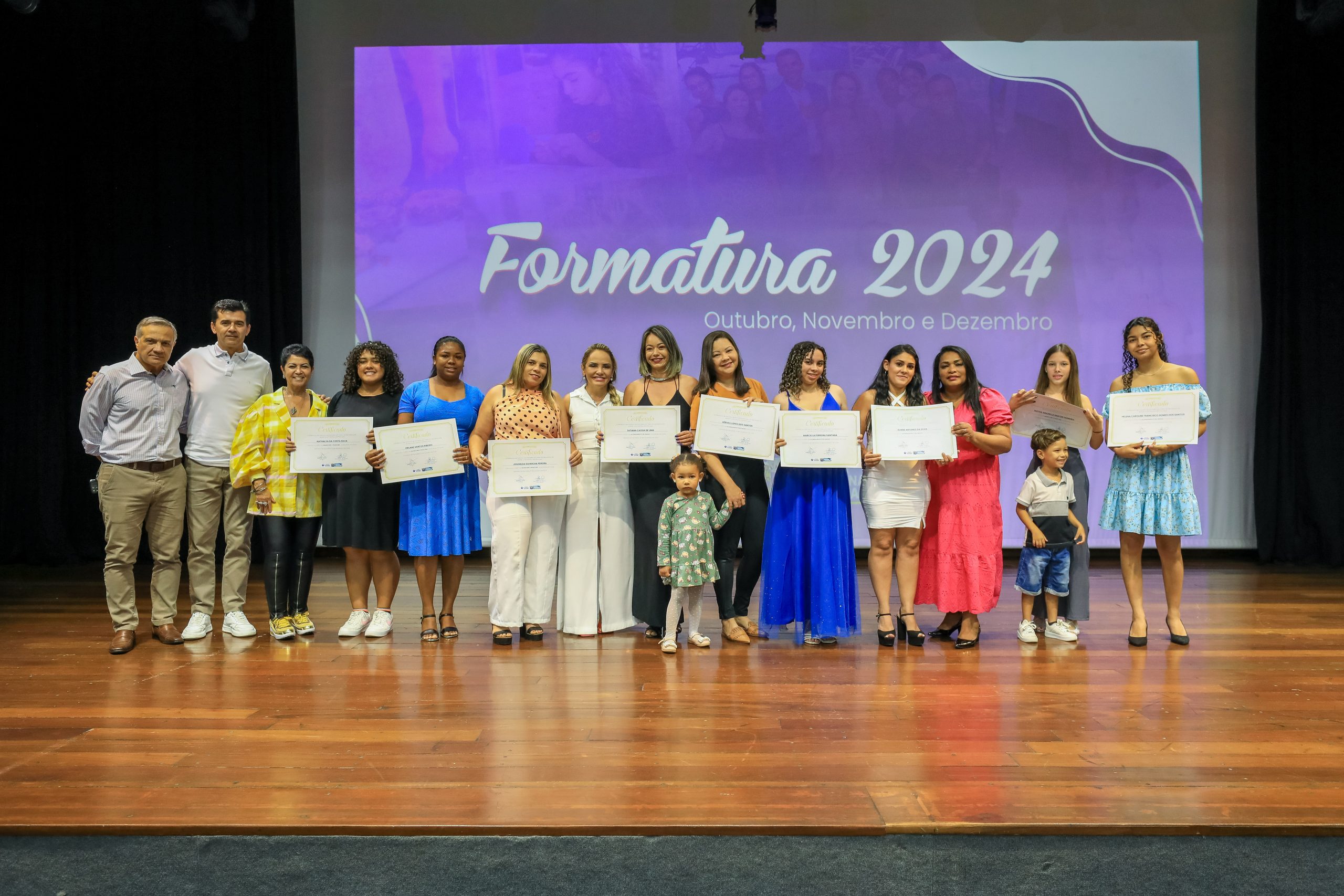 Prefeitura de Santana de Parnaíba entrega mais de mil certificados de capacitação profissional