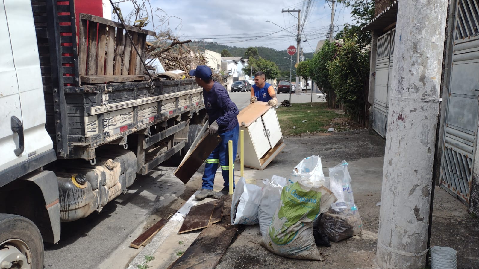 Operação de Limpeza Contra a Dengue reforça o combate à doença em Santana de Parnaíba