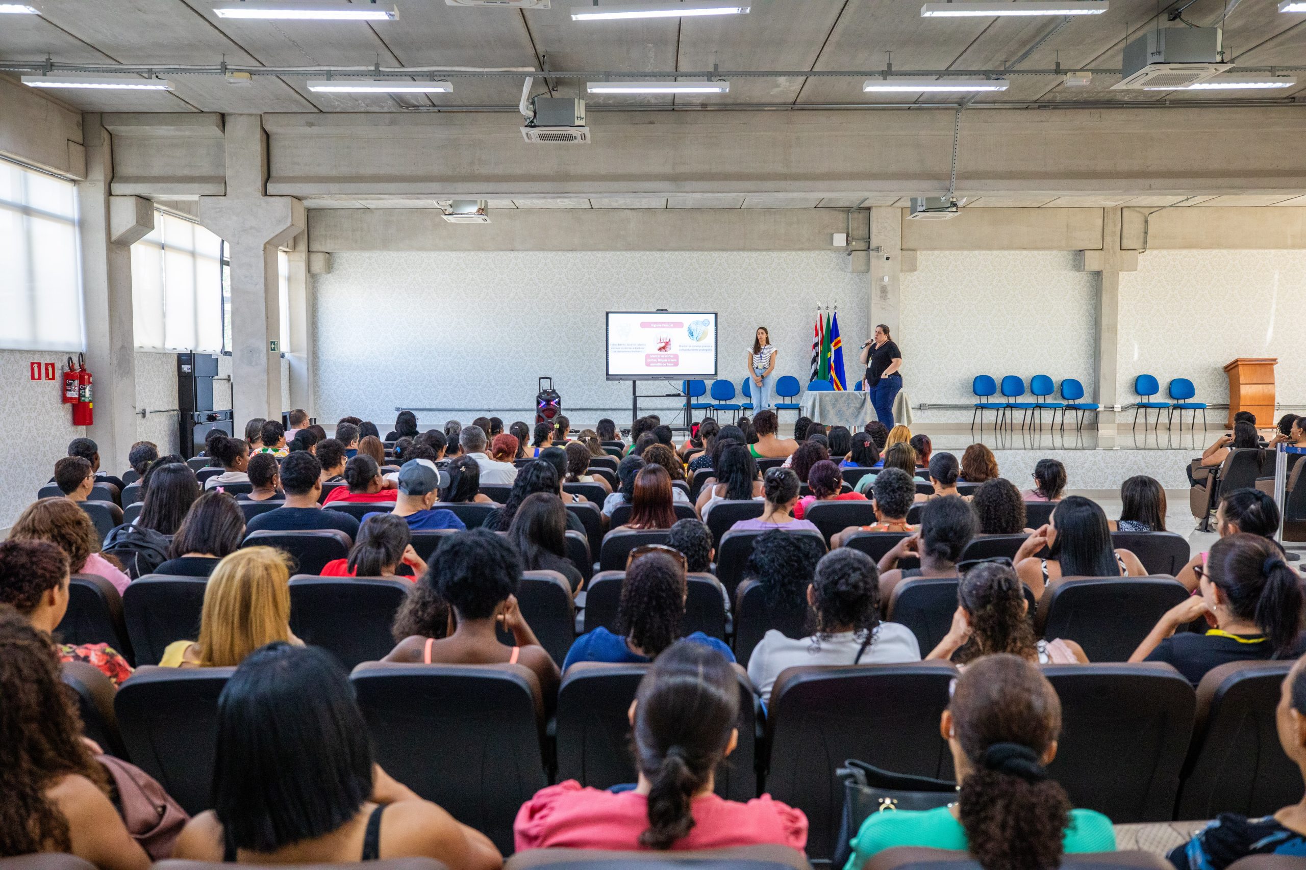 Santana de Parnaíba investe na capacitação de professores e profissionais da merenda escolar