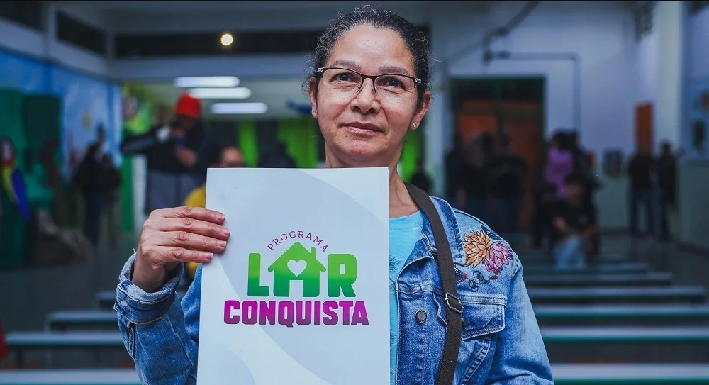 Moradores da Fazendinha celebram título de regularização Fundiária