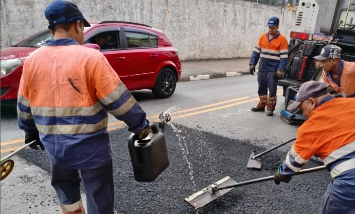 Prefeitura de Jandira realiza operação tapa-buraco nos bairros Vila Eunice e Vila Ercília