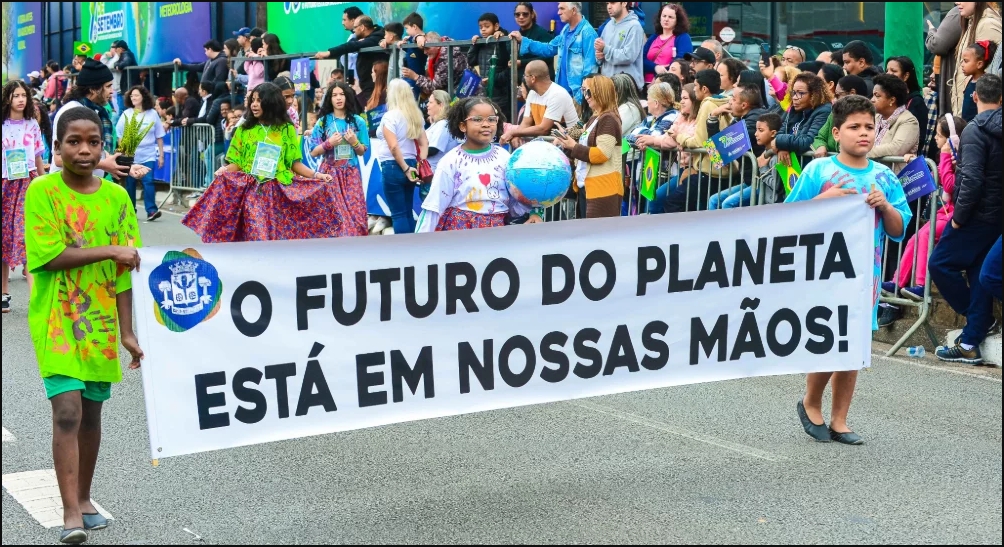 Ginastas de Osasco encantam no Desfile Cívico de 7 de Setembro